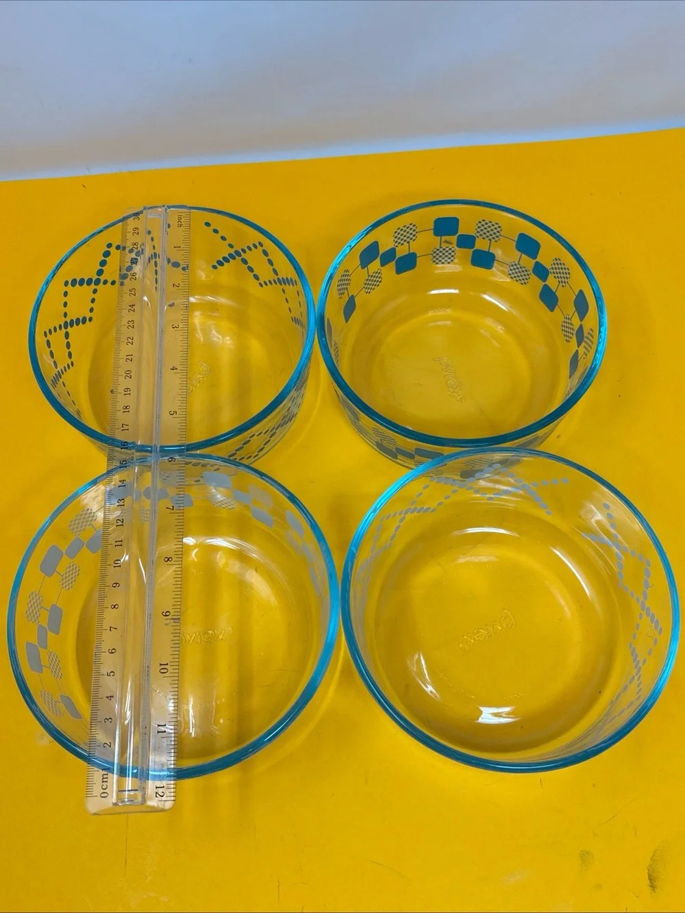 4 pc Stack of Vintage PYREX Glass Bowls with Blue and White Geometric Print used - Picture 7 of 16